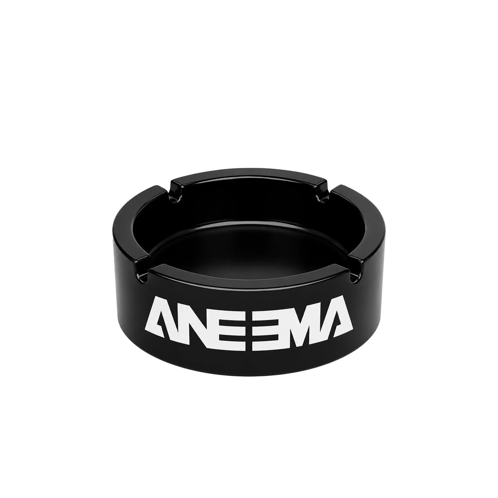 CHILLING ASHTRAY ANEEMA