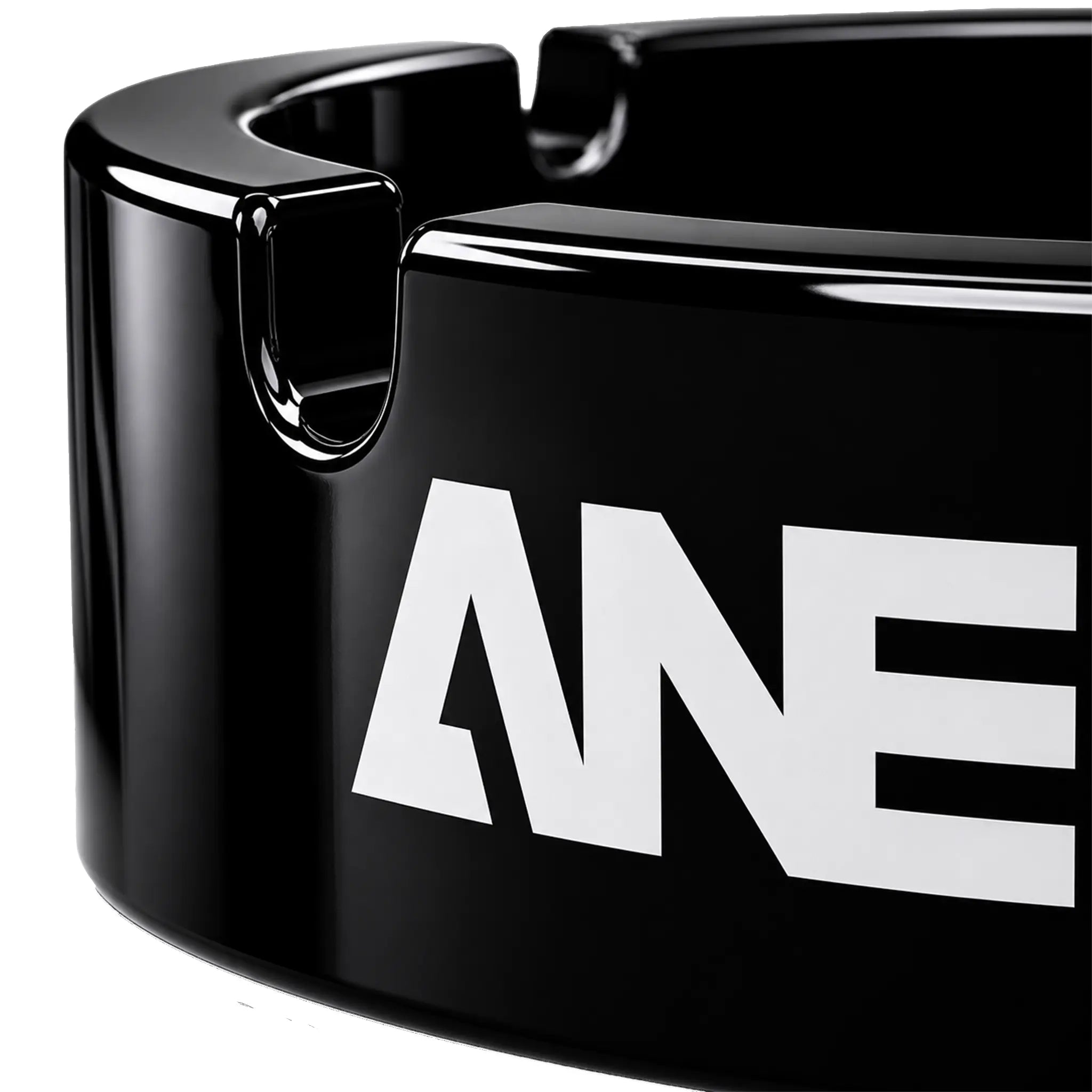 CHILLING ASHTRAY ANEEMA